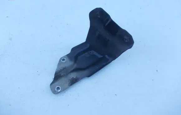 Volkswagen Golf Plus Fender mounting bracket 5M0821136