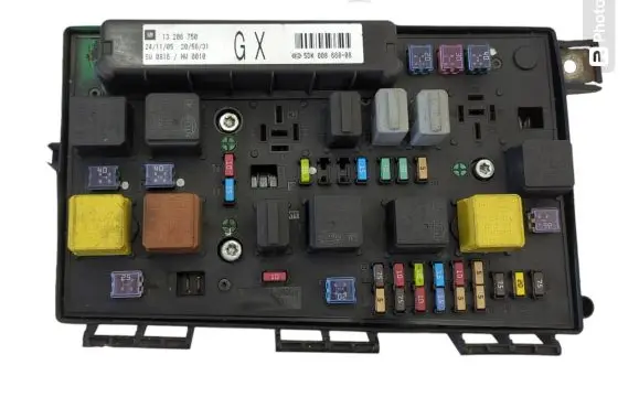 Opel Zafira B Fuse box set 13206750 5DK00866808