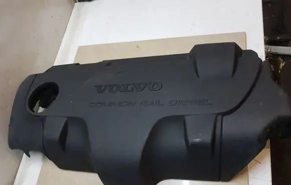 Volvo S60 Engine cover (trim)