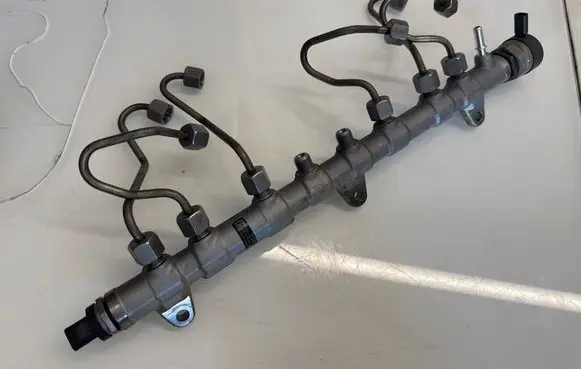 BMW X5 G05 Fuel main line pipe 0281007185 35602076