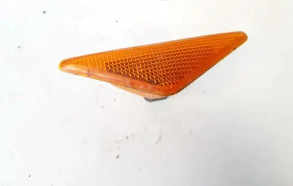 Ford Mondeo Mk III Front fender indicator light 137193A309ab