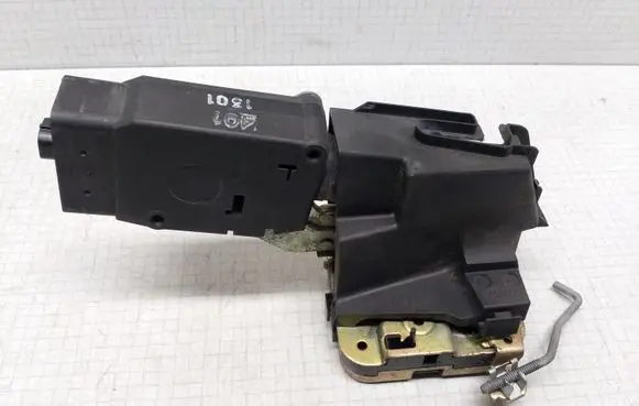 Mitsubishi Carisma Rear door lock