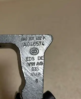 Volkswagen Golf VII Front door lower hinge A046574 8K0831402B 8K0831402K