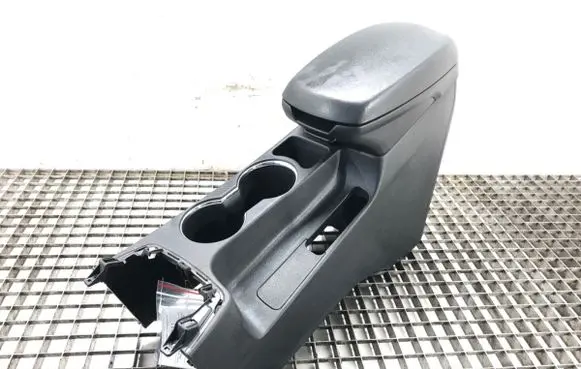 Hyundai Elantra Center console 