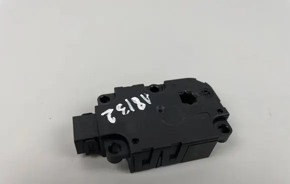 Audi A4 S4 B8 8K Air flap motor/actuator CZ1139300857 ZBAT0045D09
