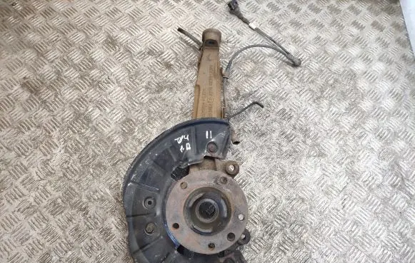Volkswagen Touareg II Front wheel hub 7P6407246A 7P0501655A
