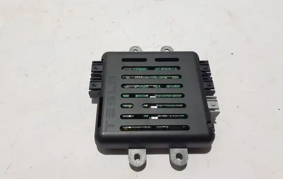 Tesla Model X Other control units/modules 104282900F