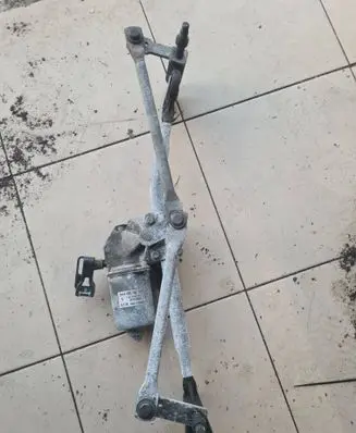 BMW X5 E70 Front wiper linkage and motor 7200536