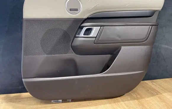 Land Rover Discovery 5 Front door card panel trim L0260108ABLK DATE270317