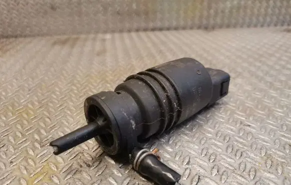 Mercedes-Benz E W210 Windscreen/windshield washer pump