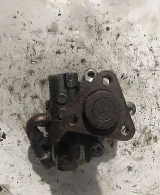 Volkswagen PASSAT B5 Power steering pump 8D0145156L