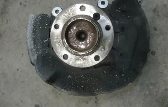 BMW 6 E63 E64 Front wheel hub spindle knuckle 6762017