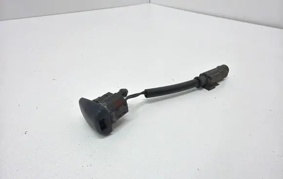 BMW 5 E60 E61 Windshield washer spray nozzle 7046860