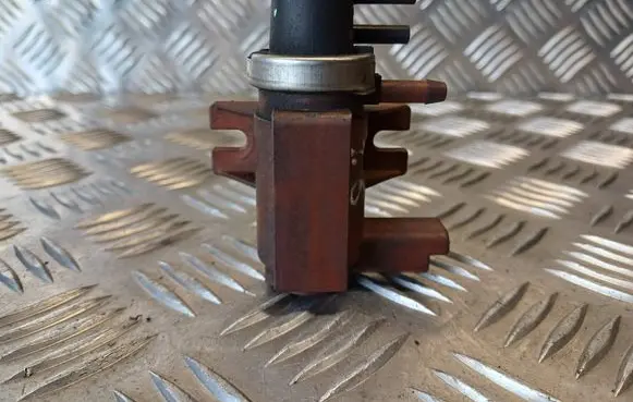 Citroen C3 Turbo solenoid valve 9652570180