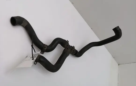 Mercedes-Benz C W203 Engine coolant pipe/hose 3013710