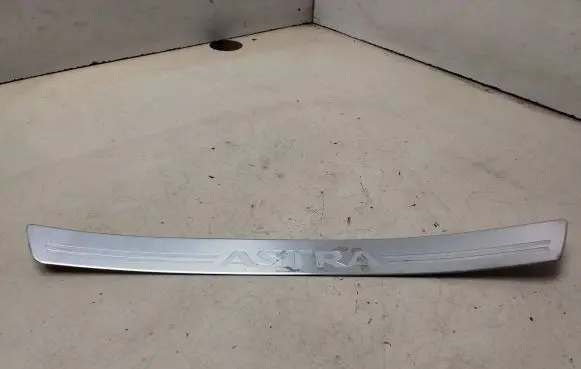 Opel Astra H Front sill trim cover