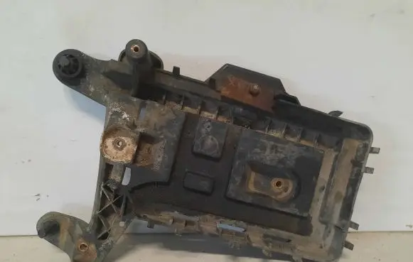 Volkswagen PASSAT B6 Battery box tray 1K0915333C