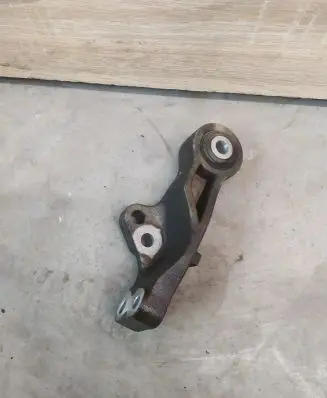Volvo V40 Engine mounting bracket 31359655