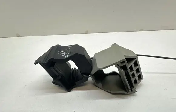 BMW 1 E81 E87 Radiator mount bracket 7807186 7807185