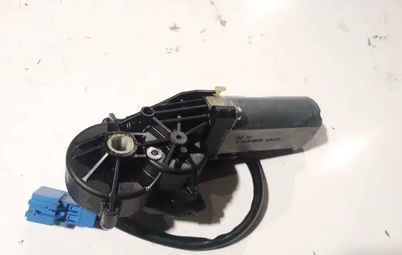 Mercedes-Benz CLS C219 Seat adjustment motor 0390203206