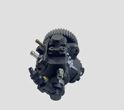 Opel Vectra C Fuel injection high pressure pump 55206680 6064237 0445010155