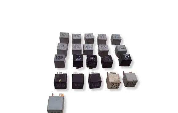 Volkswagen Polo IV 9N3 Other relay 141951253B 8D0951253A 8K0951253