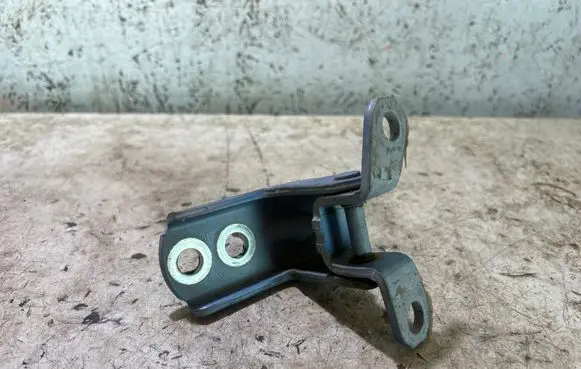 Nissan Leaf I (ZE0) Front door upper hinge 
