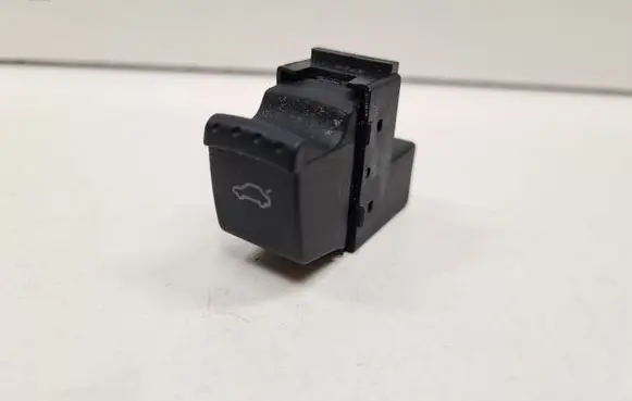 Volkswagen PASSAT B5.5 Tailgate opening switch 1J0959831A