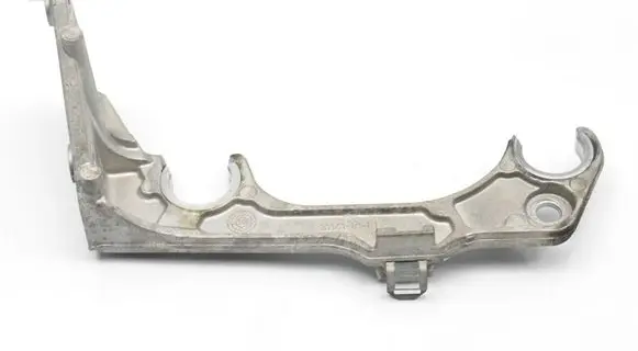 Mercedes-Benz E W212 Air filter cleaner box bracket assembly A6510940127