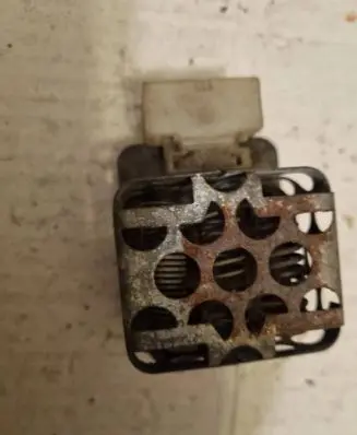Mercedes-Benz E W124 Glow plug pre-heat relay