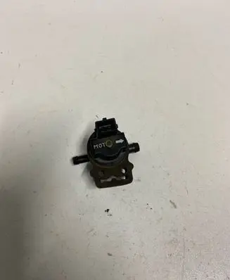 Mercedes-Benz C W203 Valve vacuum 0004701593