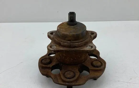 Toyota Prius+ (ZVW40) Rear wheel hub