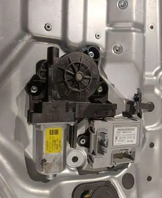 Volvo S80 Front door window regulator motor 070307