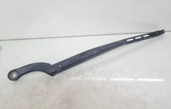 Front wiper blade arm