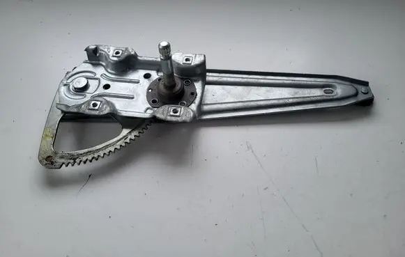 Rear door manual window regulator