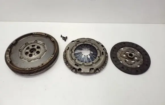 Volkswagen Jetta VI Clutch set kit 04L141031C 03L141025K