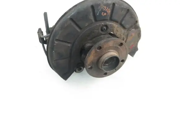 Volkswagen Touran I Front wheel hub spindle knuckle 