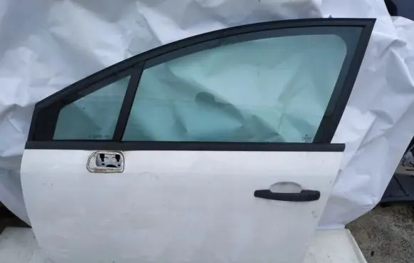 Citroen C4 I Front door balta