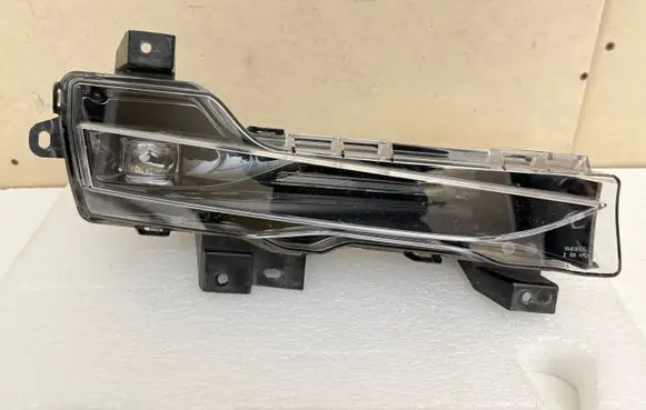 Tesla Model Y Front fog light 162479800A 09272021 DC521270B00135