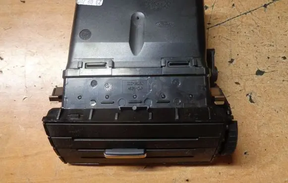 Ford Kuga I Dash center air vent grill 3M51R014L21BE