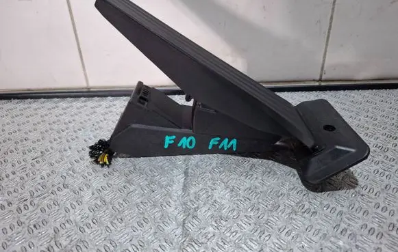 BMW 5 F10 F11 Accelerator throttle pedal 6860784 25916010 2803140322A