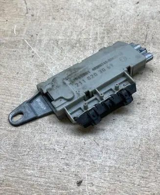 Mercedes-Benz E W211 Aerial antenna amplifier 2118203089
