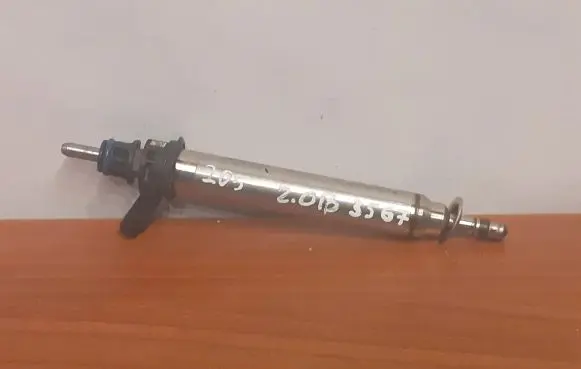 Mercedes-Benz C W205 Fuel injector 0261500397 3567