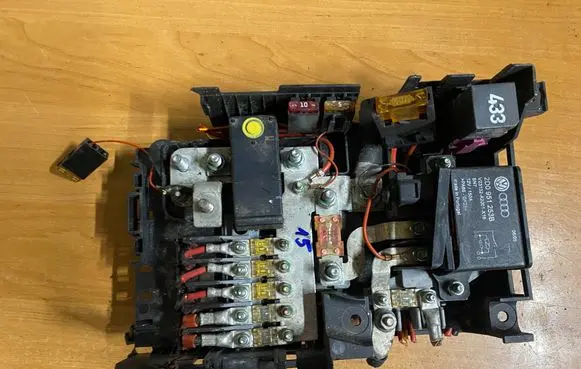 Volkswagen Touareg I Fuse module 7L0937548A 15426743