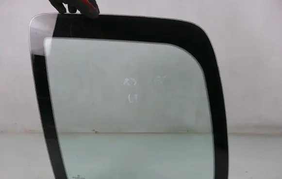 Jeep Cherokee III KJ Rear side window