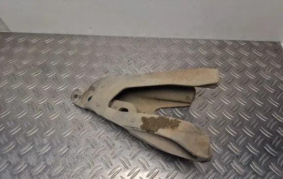 Volkswagen Transporter - Caravelle T5 Engine mounting bracket 7E0199370