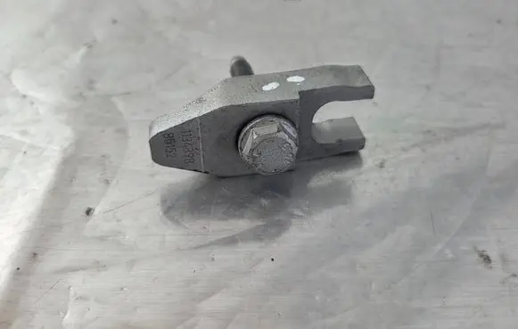Opel Astra K Fuel Injector clamp holder 85152 1134398