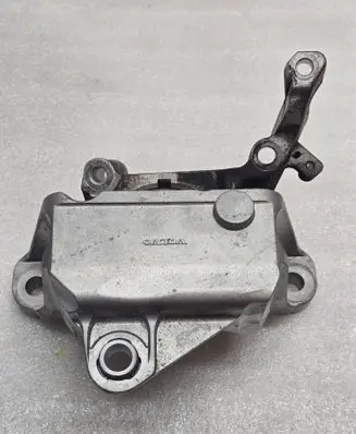 Volvo XC40 Engine mount bracket 32139919
