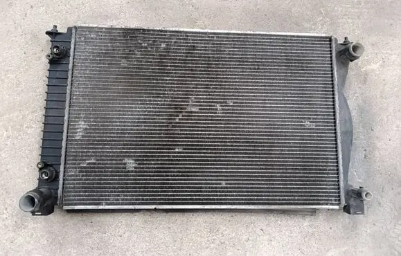 Audi A6 S6 C6 4F Coolant radiator