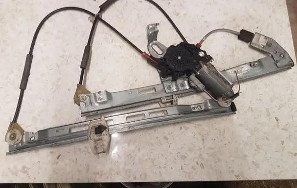 Nissan Navara D22 Front door window regulator with motor 894332204E20 32204E20